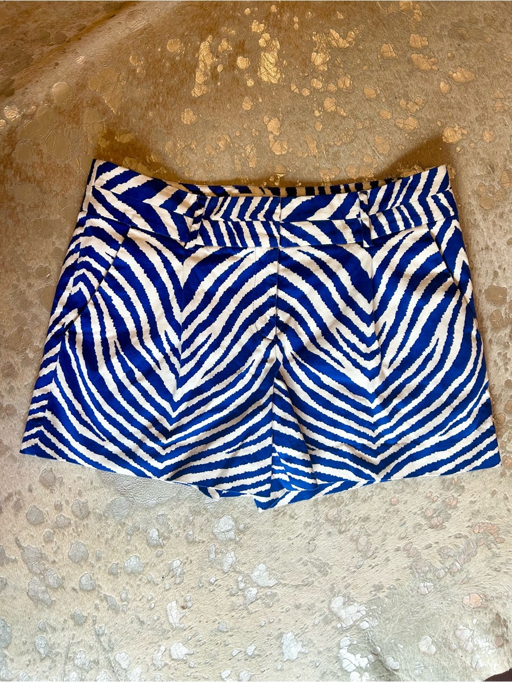 MILLY Side Pocket Shorts
Zebra Tiger Animal Print Cobalt blue sz 8 USA made